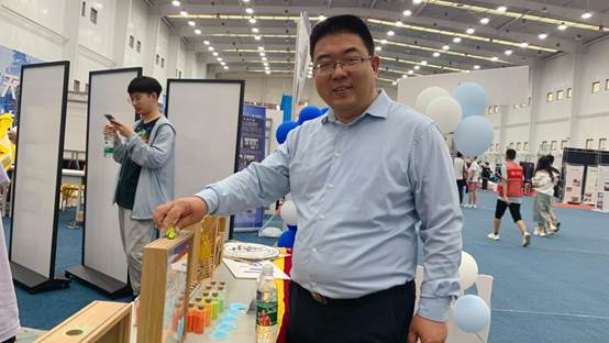 做爱视频
孙怀凤老师倒下许愿瓶（友爱）